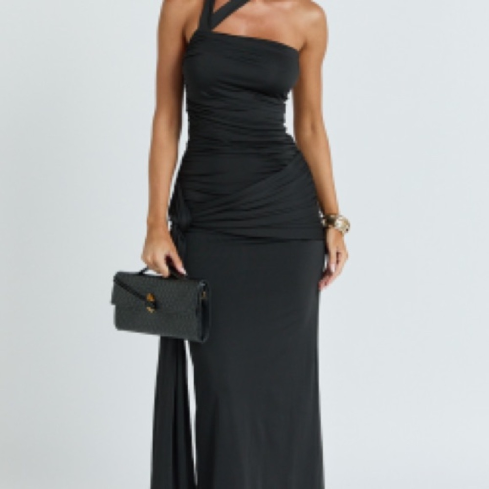 Showpo Black One-Shoulder Maxi Dress - Picture 4 of 9